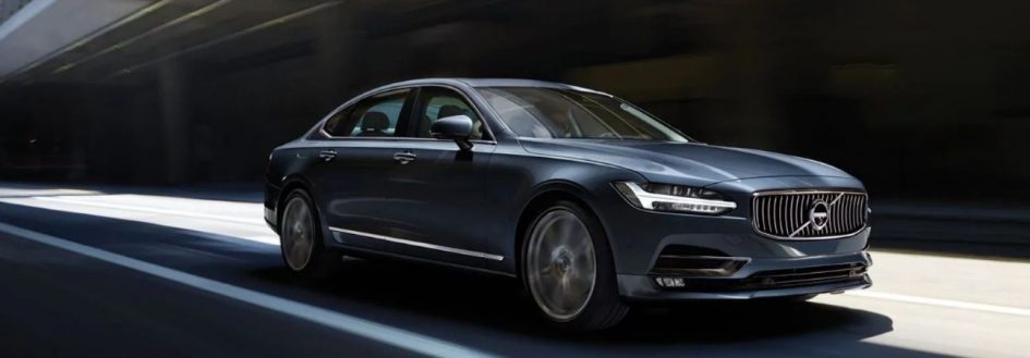 2020 volvo s90 driving through the city